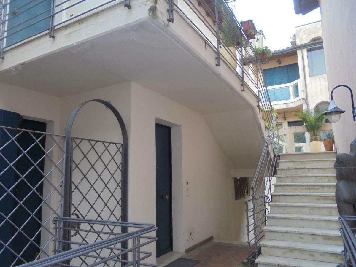 Bilocale Centro Storico Apartment Pesaro Bagian luar foto